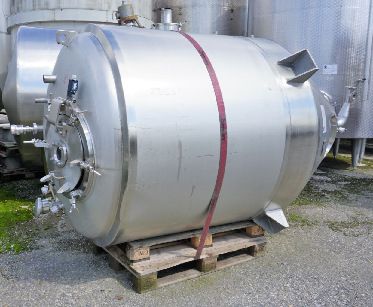 Behälter 3.000 Liter aus V2A isoliert, gebraucht
Bauform: hängend