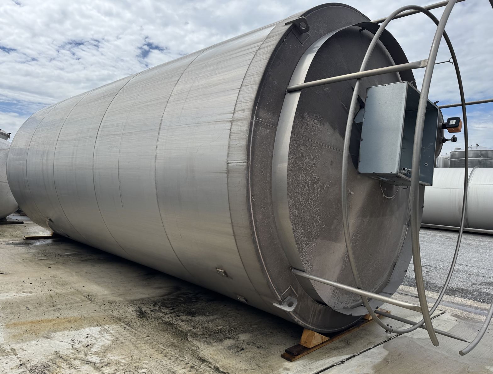 Behälter 60.000 Liter aus V2A, isoliert