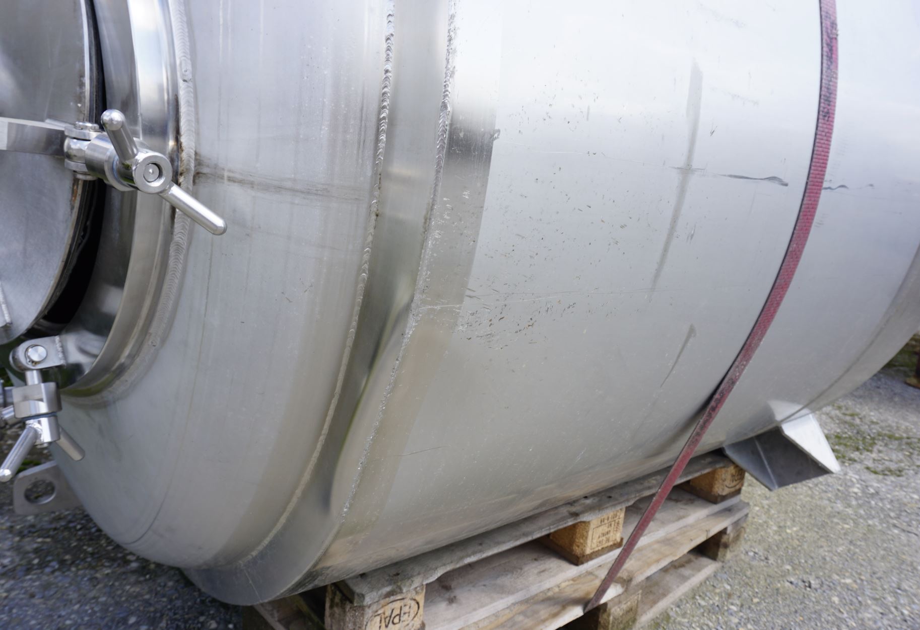 Behälter 3.000 Liter aus V2A isoliert, gebraucht
Bauform: hängend