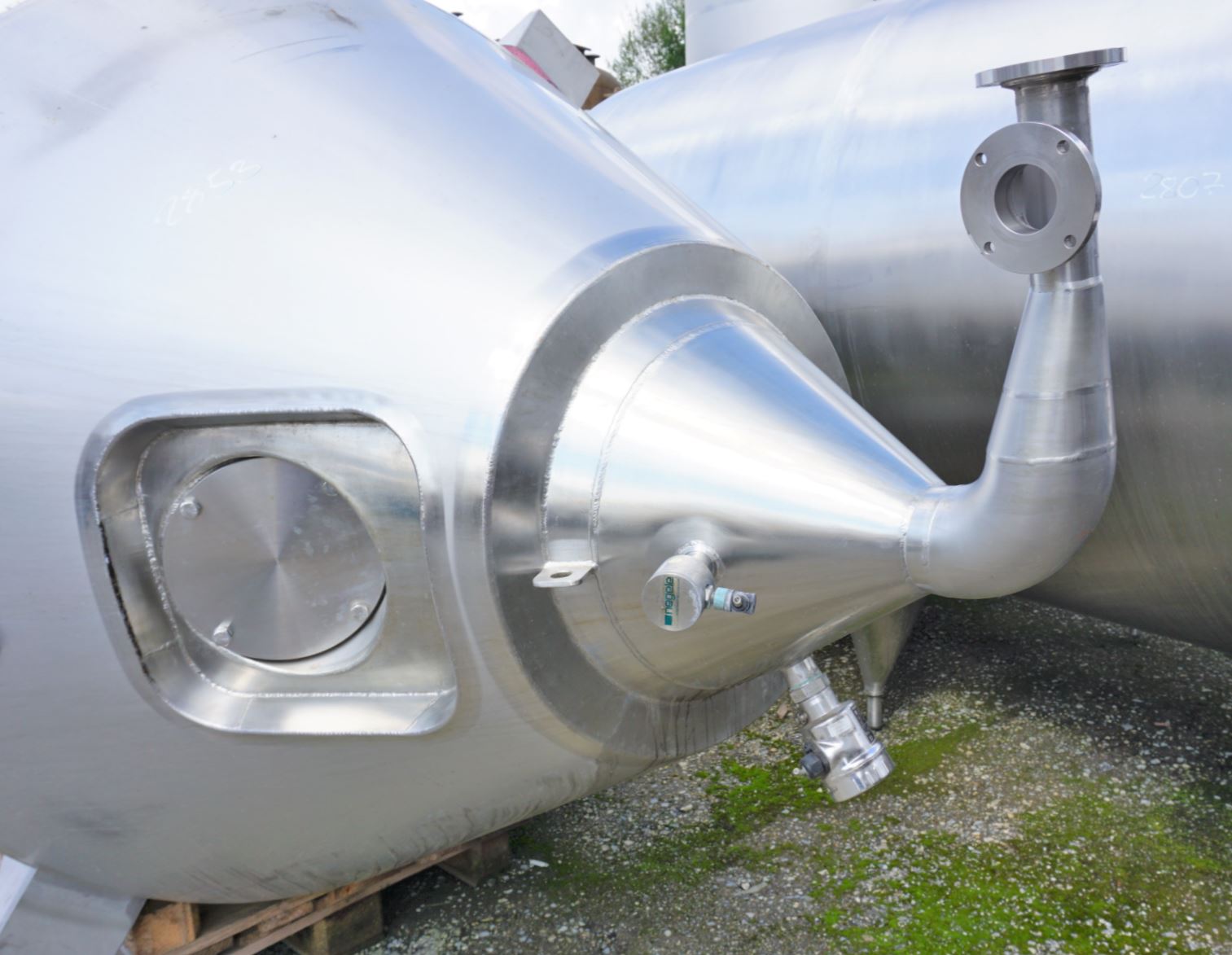 Behälter 3.000 Liter aus V2A isoliert, gebraucht
Bauform: hängend