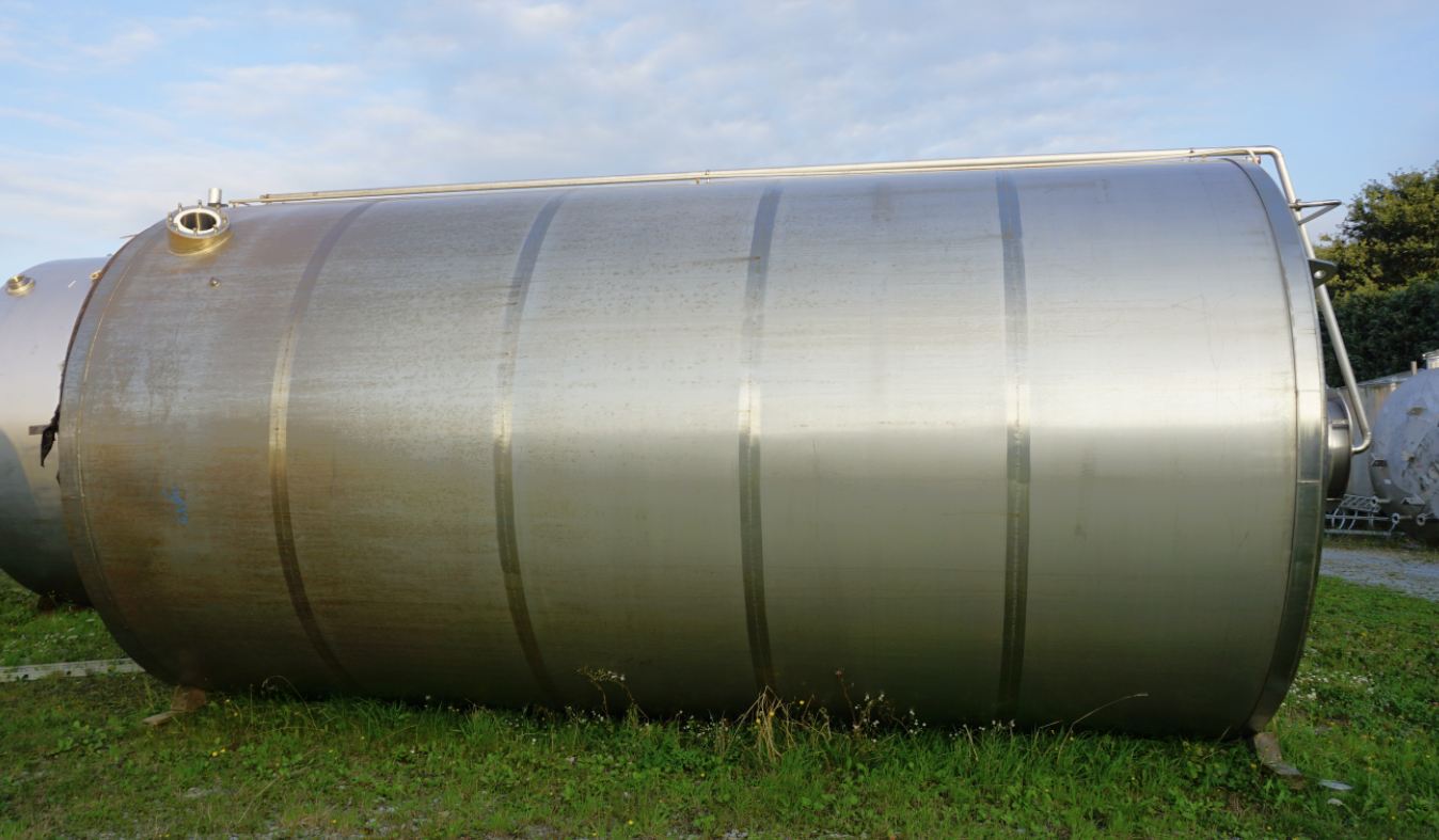 Behälter 50.000 Liter aus V2A, isoliert