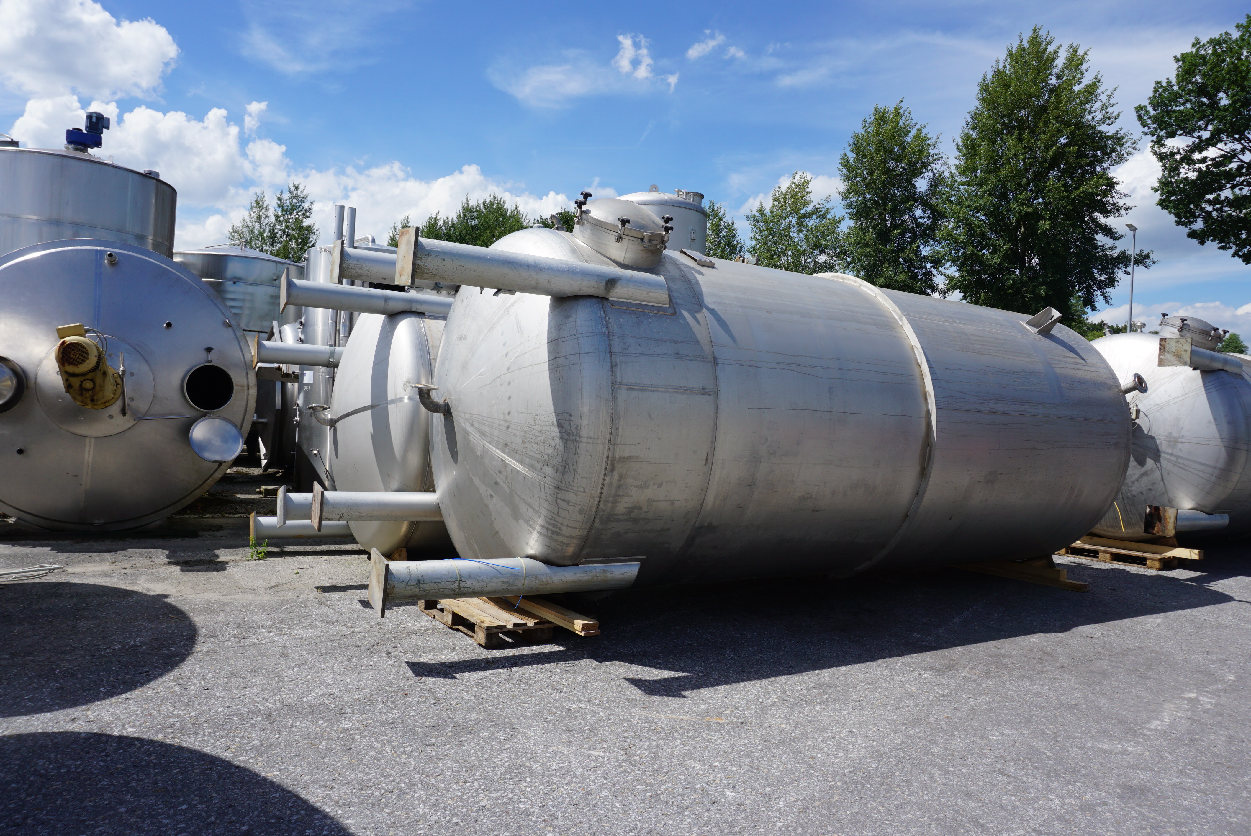 Behälter 30.000 Liter aus V2A, einwandig, spez. Gew. 1,13 kg/l, gebraucht