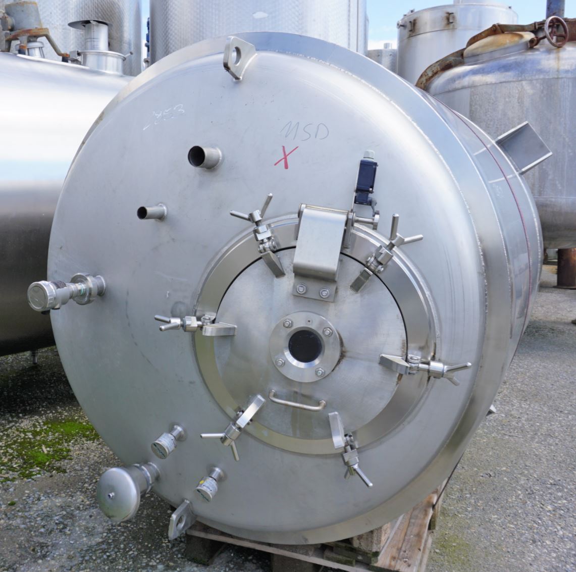 Behälter 3.000 Liter aus V2A isoliert, gebraucht
Bauform: hängend