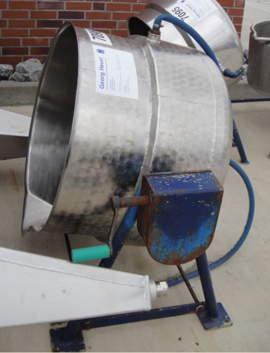 Behälter 250 Liter aus V2A, gebraucht, temperierbar, 
Bauform: stehend
