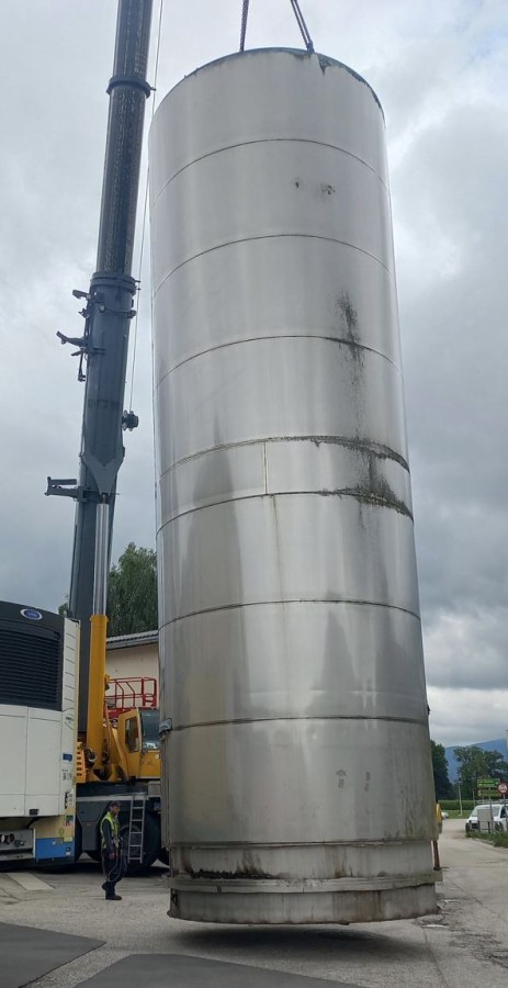 Behälter 120.000 Liter aus V2A isoliert, gebraucht