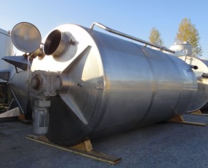 Behälter 8.000 Liter aus V2A isoliert