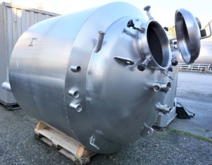 Behälter 2.500 Liter aus V2A isoliert, temperierbar